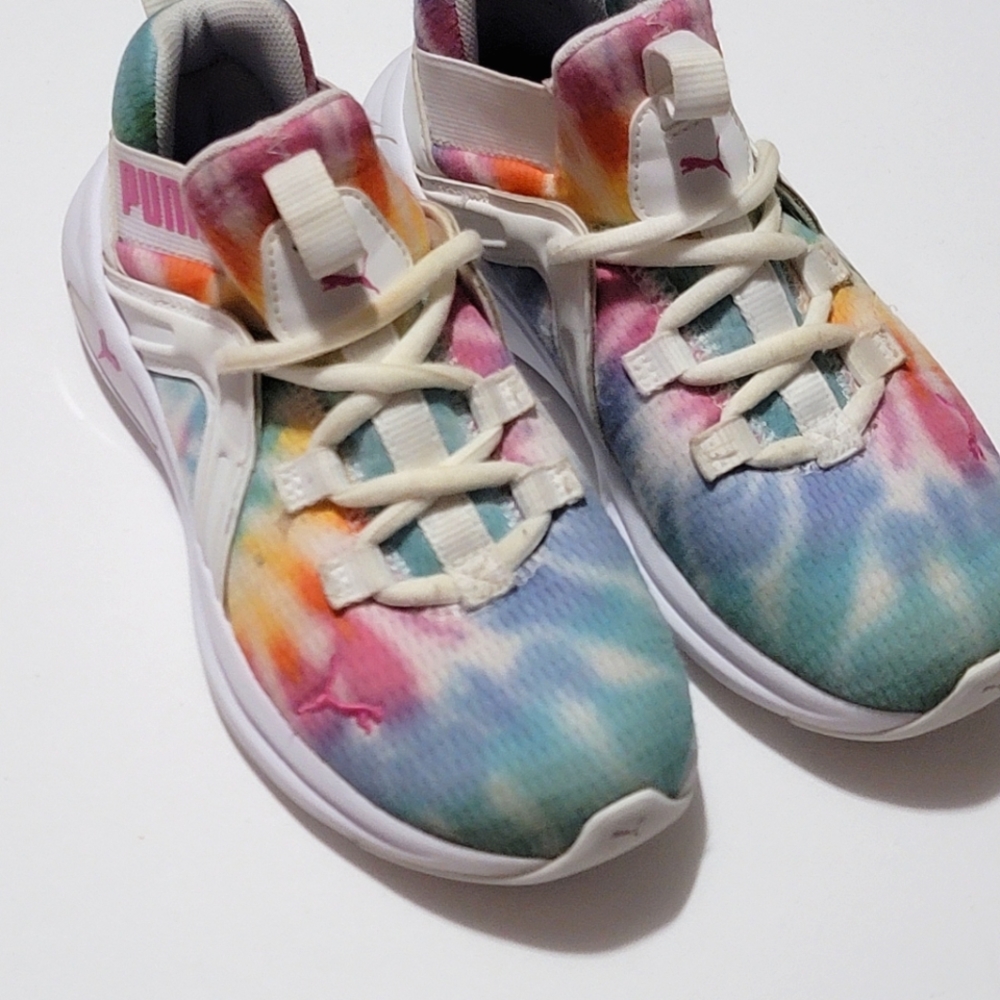 Girls puma sneakers